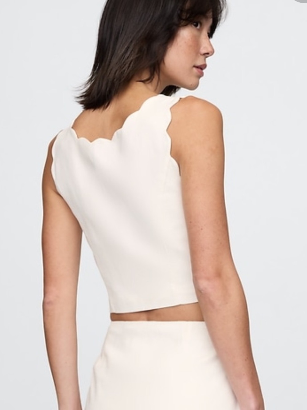 GAP Off White Scallop-Edge Linen  Top
Sz Medium 
Linen/ classy - Picture 2 of 7